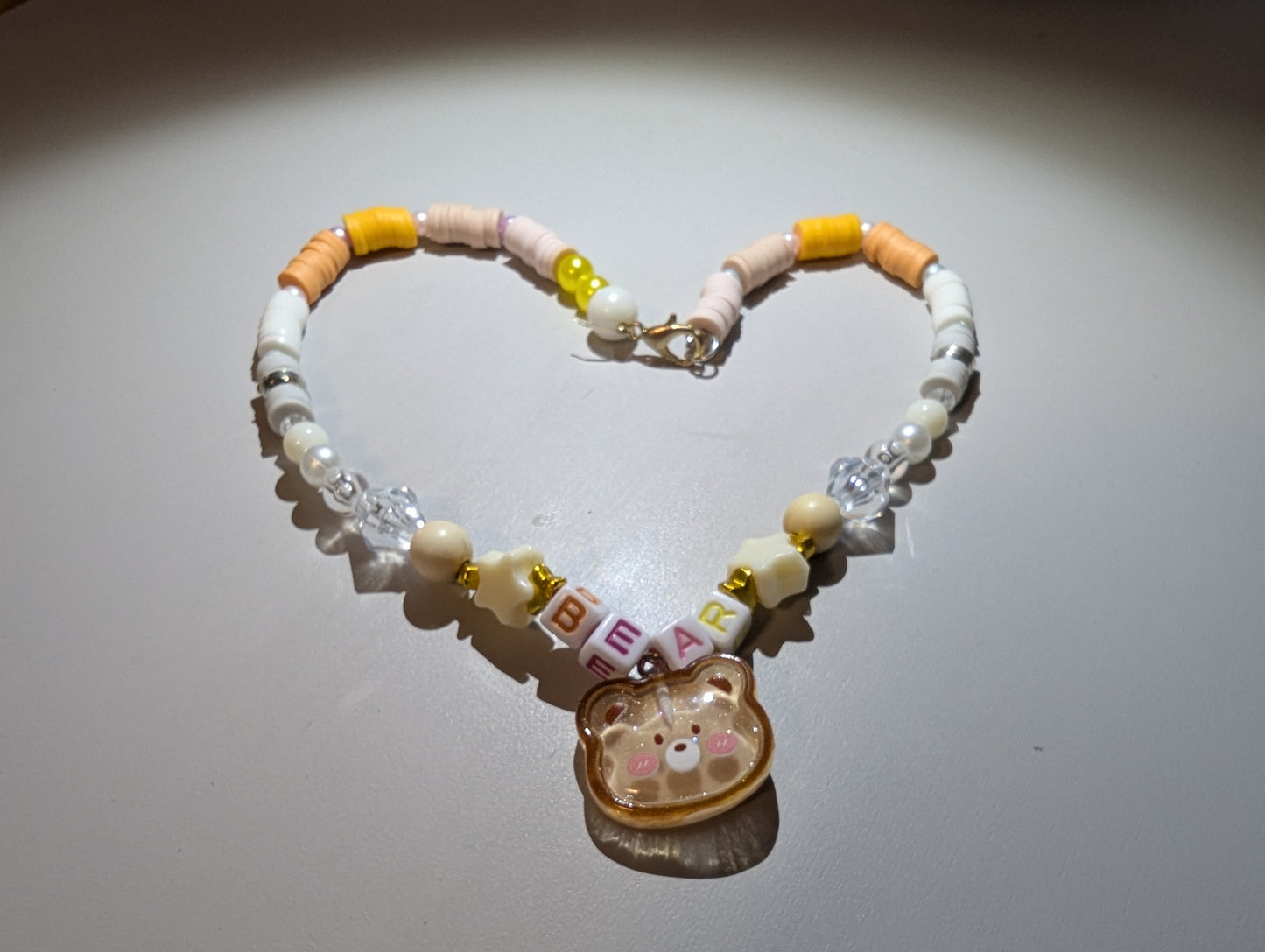 Vrolijke Beertje Ketting – Warm & Knuffelbaar! 🧸🌞