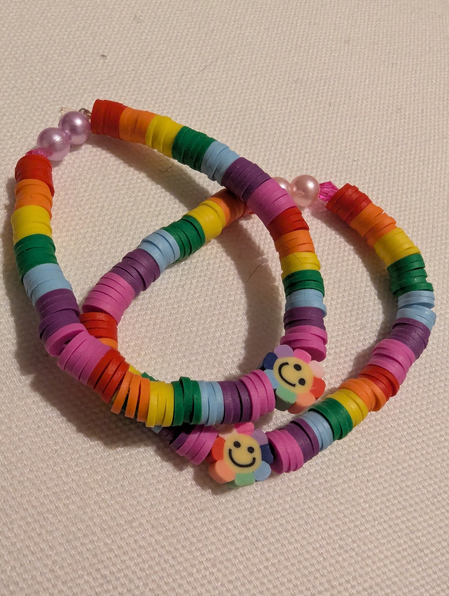 regenboog bloem armband closeup